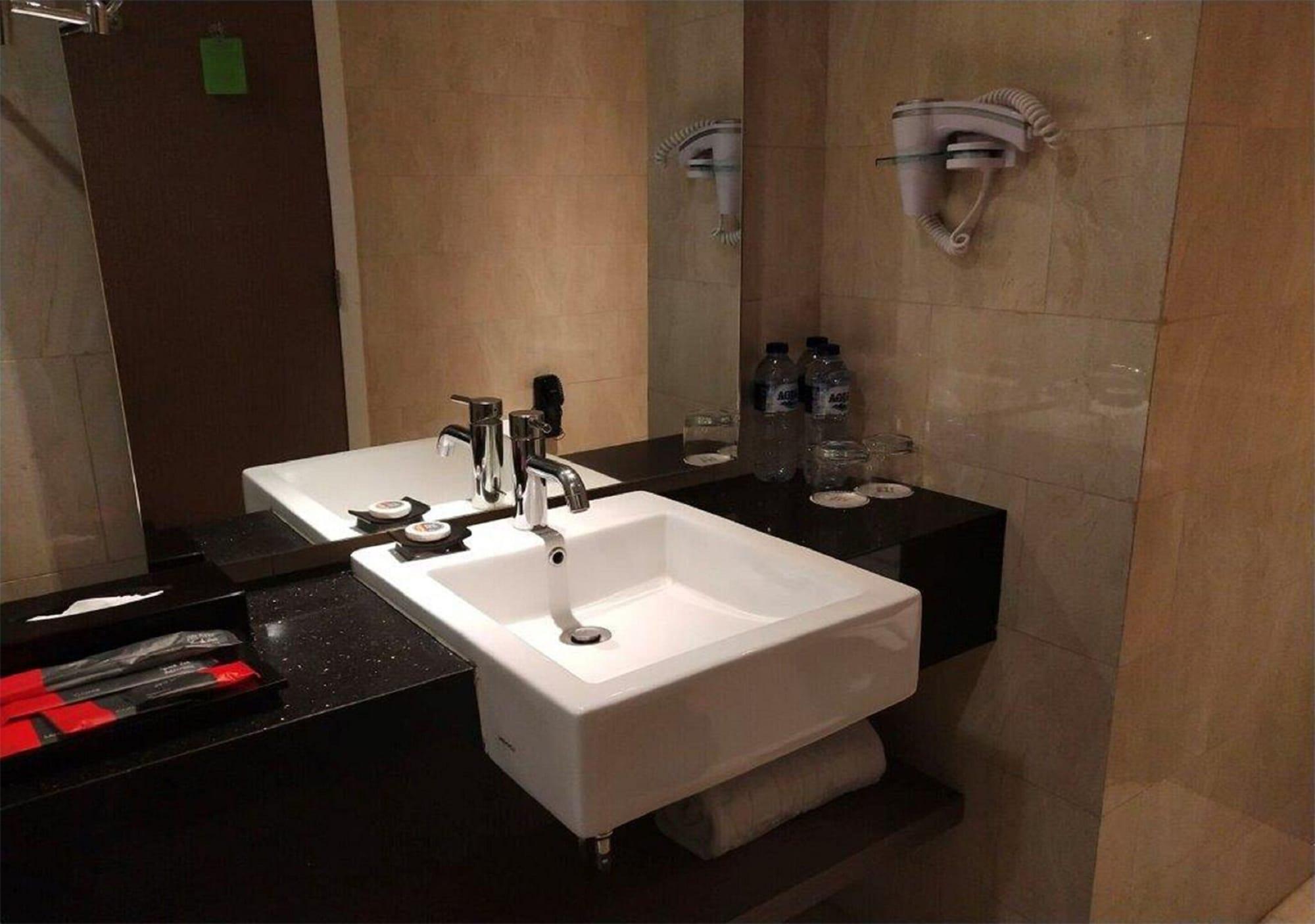 The Premiere Hotel Pekanbaru Ngoại thất bức ảnh