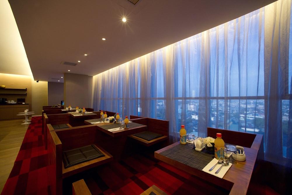 The Premiere Hotel Pekanbaru Ngoại thất bức ảnh