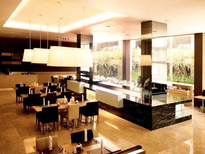 The Premiere Hotel Pekanbaru Ngoại thất bức ảnh