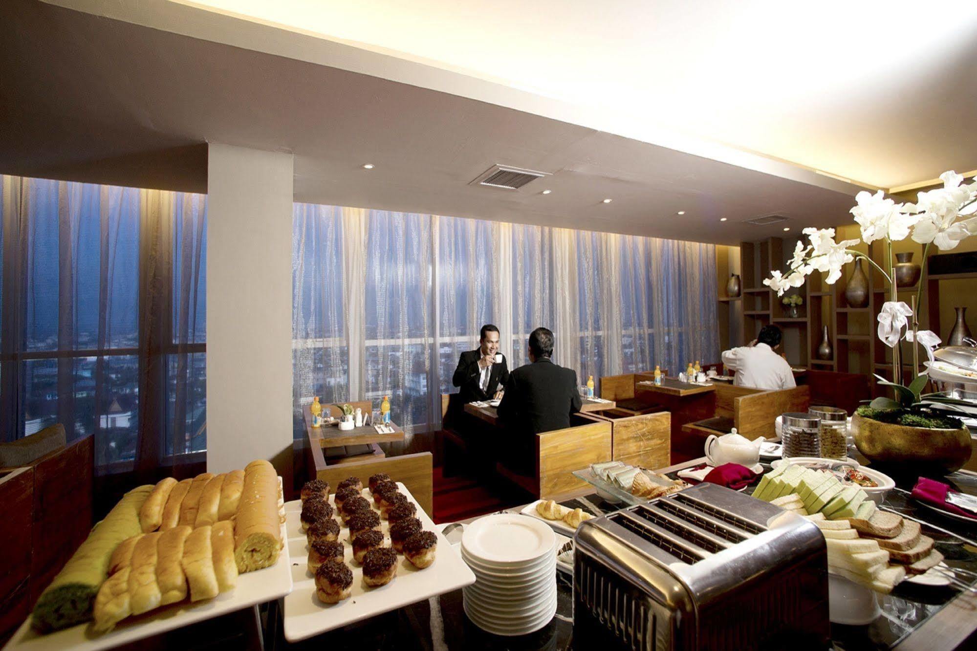 The Premiere Hotel Pekanbaru Ngoại thất bức ảnh
