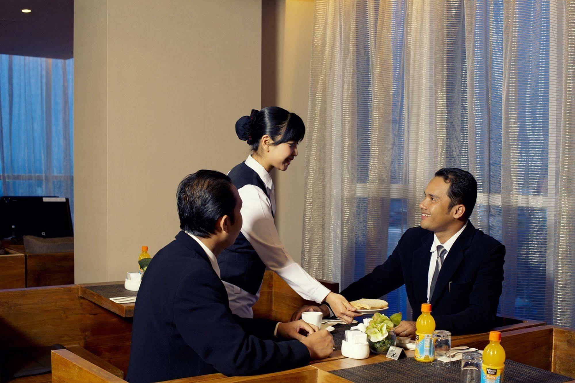 The Premiere Hotel Pekanbaru Ngoại thất bức ảnh
